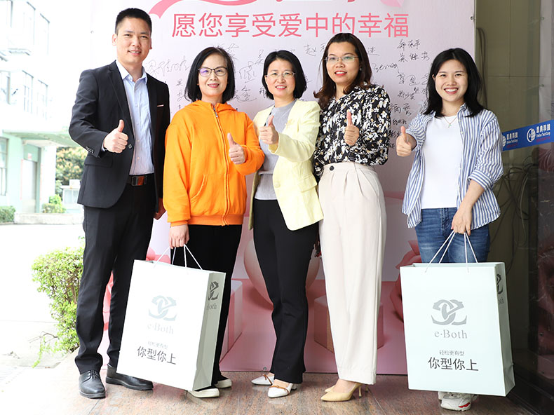 米兰体育APP下载链接：在福建晋江我们都叫他“老陈头”要不是看到客厅墙上缀满的中国女排相片谁也想不到这个68岁的白叟便是当年带女排重返世